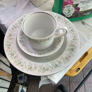 Elegant Floral Tea Cup and Saucer Set 12pc
